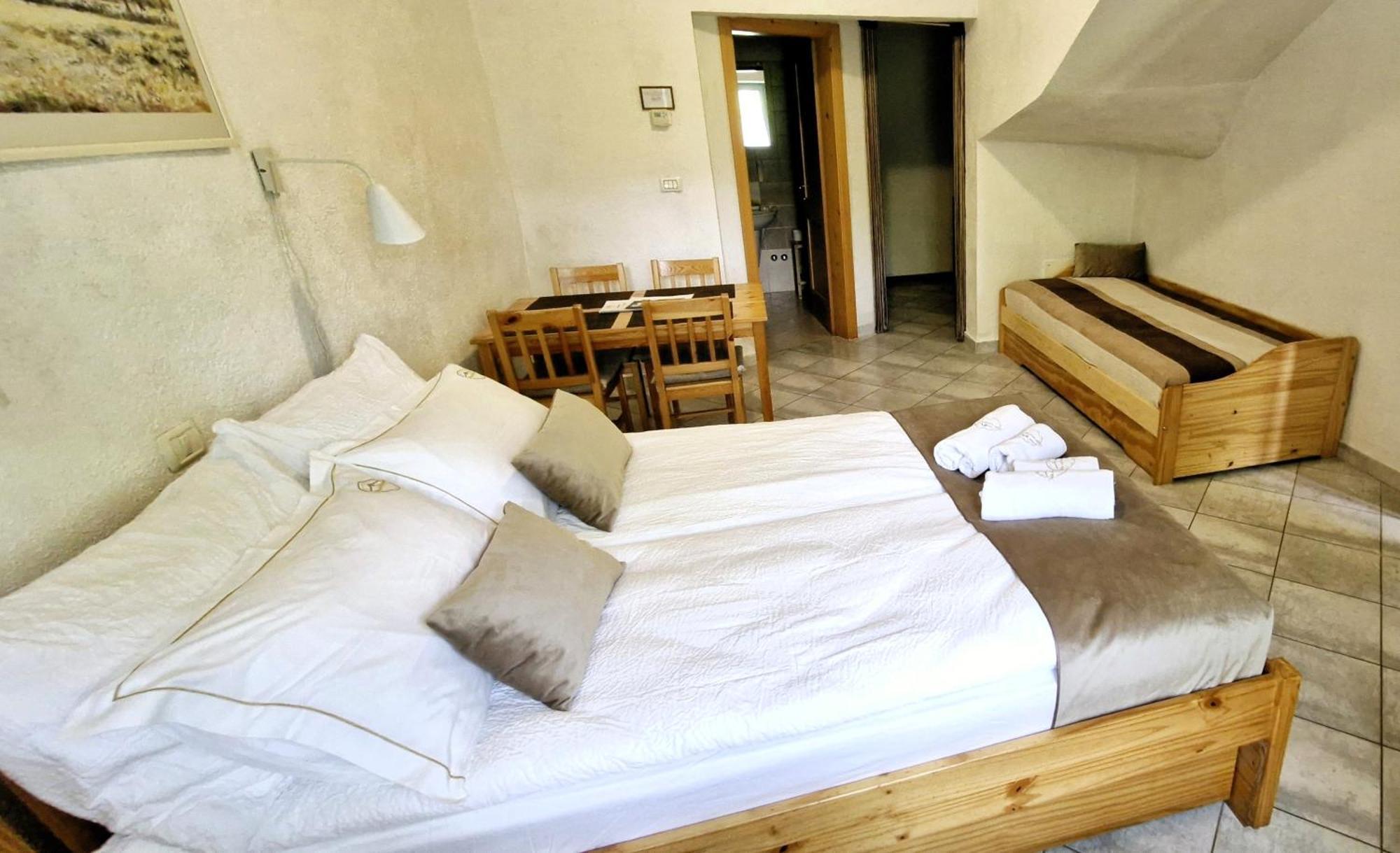 Guesthouse Idila Pod Nanosom Senozece Εξωτερικό φωτογραφία